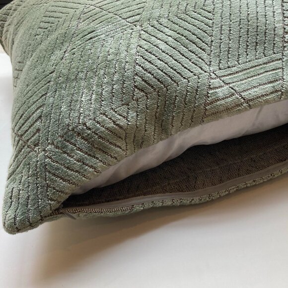 WEST ELM Geo Facet Velvet Pillow Cover, Eucalyptus, 20"x20" - Picture 4 of 9